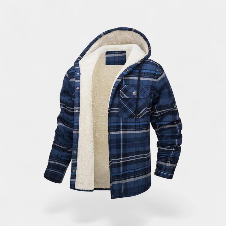 Zoom sur le motif carreaux de cette veste homme à capuche, un choix stylé et chaud pour l'hiver.