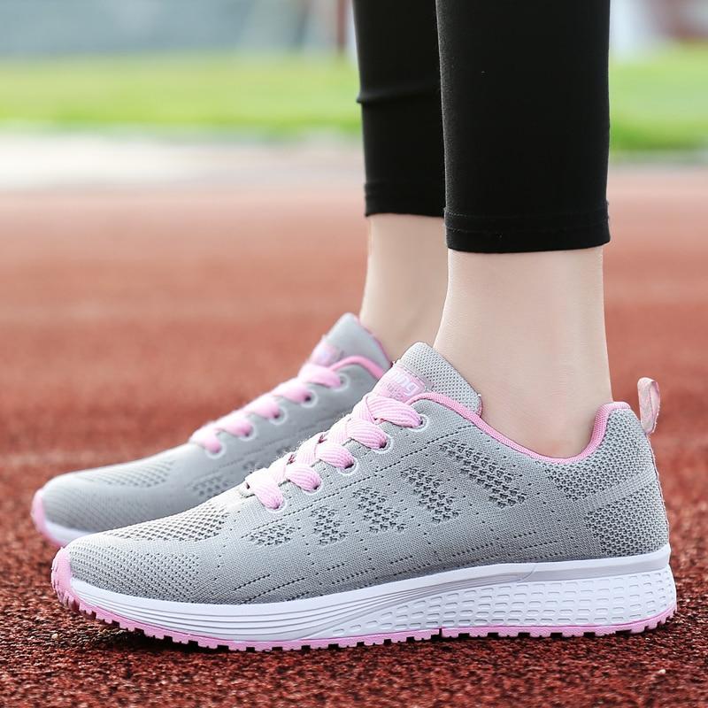 Sneakers de marche respirantes pour femme, offrant un soutien optimal et durabilité.
