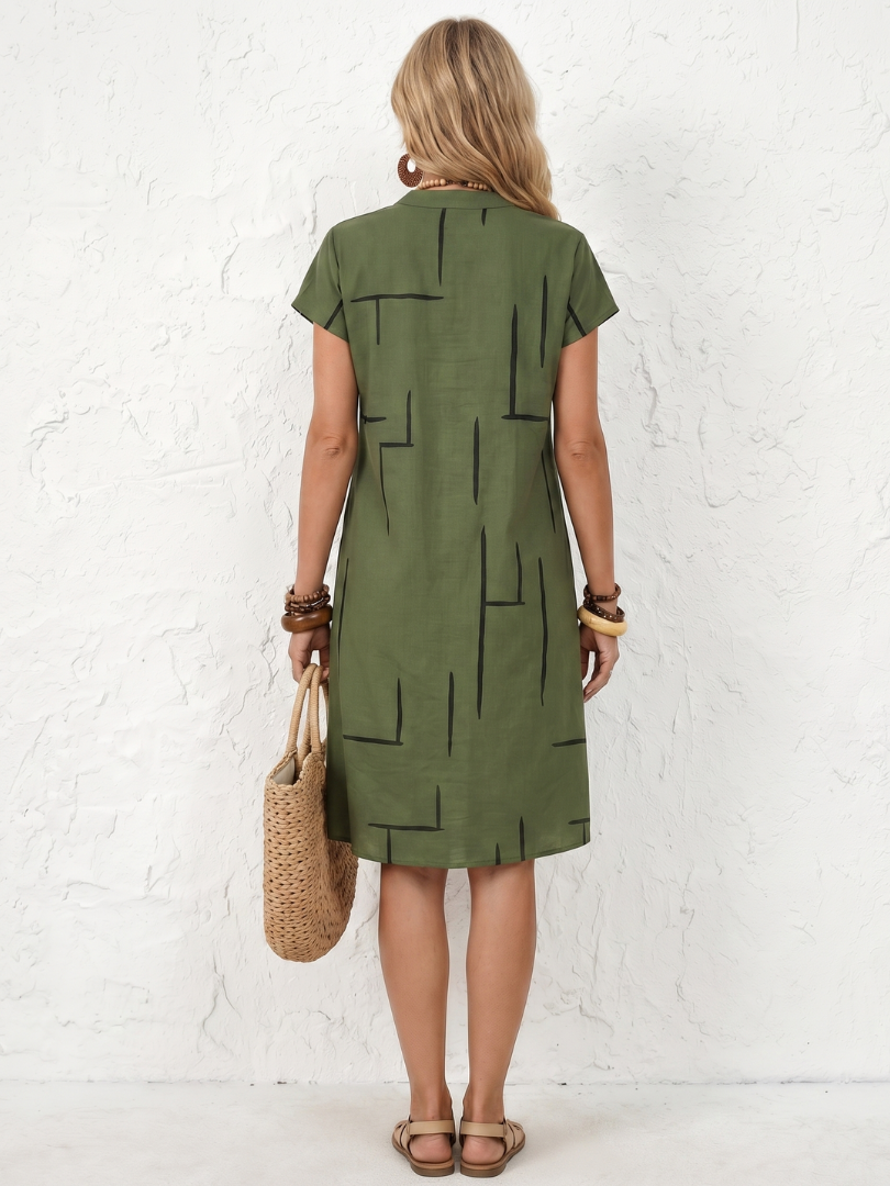 Look estival élégant avec cette robe midi femme en coton lin, imprimé géométrique audacieux et col en V.