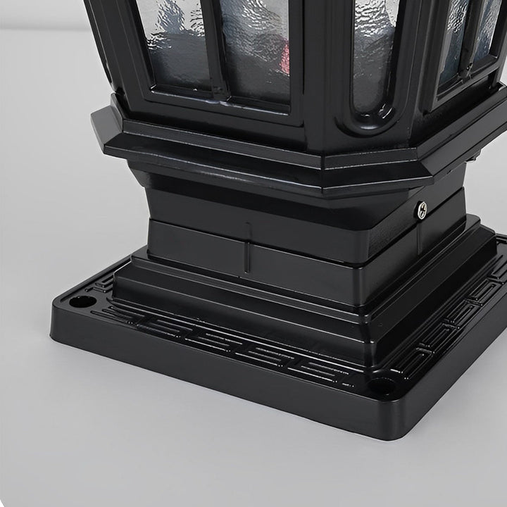 Lampe extérieure solaire sur socle en aluminium, design classique, parfait pour jardin et éclairage.