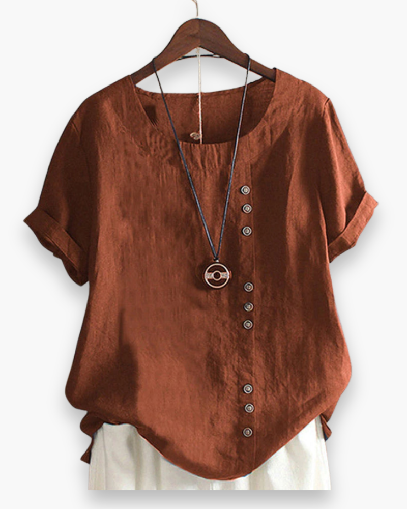 Blouse chic femme à boutons, tissu léger. Un essentiel mode estival pour un style élégant ou relax.