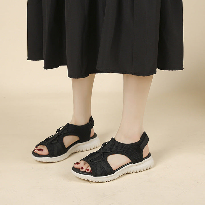Sandales orthopédiques confortables pour femmes, vue de face. Brides réglables pour un soutien personnalisé et bien-être.