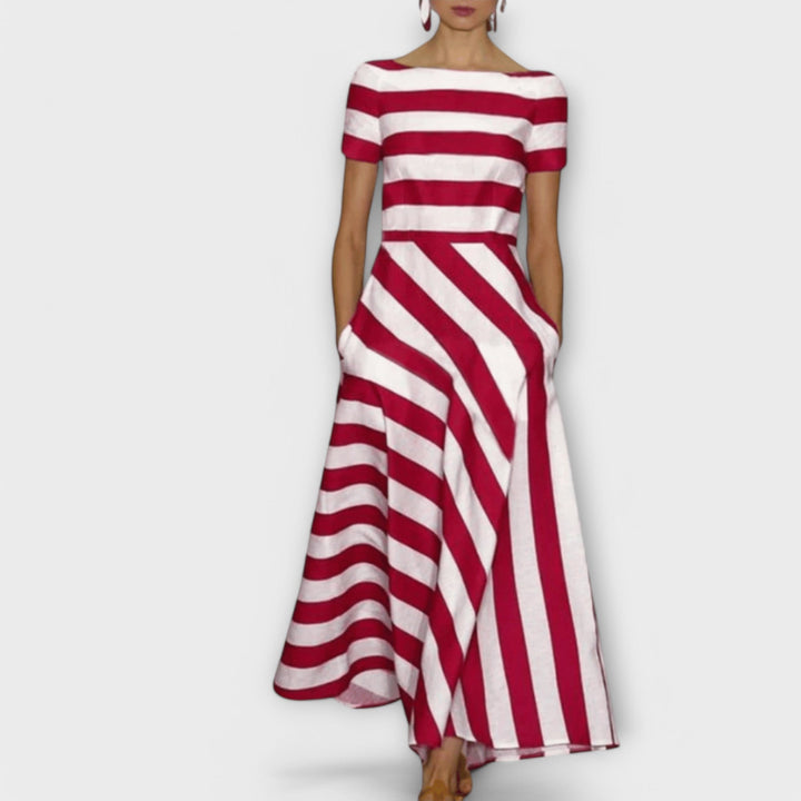 Robe longue rayée élégante pour femme, tissu léger idéal printemps/été, style décontracté chic et confortable.