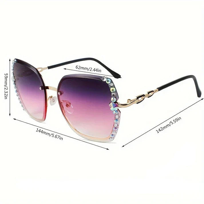 Lunettes de soleil femme élégantes, sans monture, ornées de cristaux, pour un été stylé et glamour.