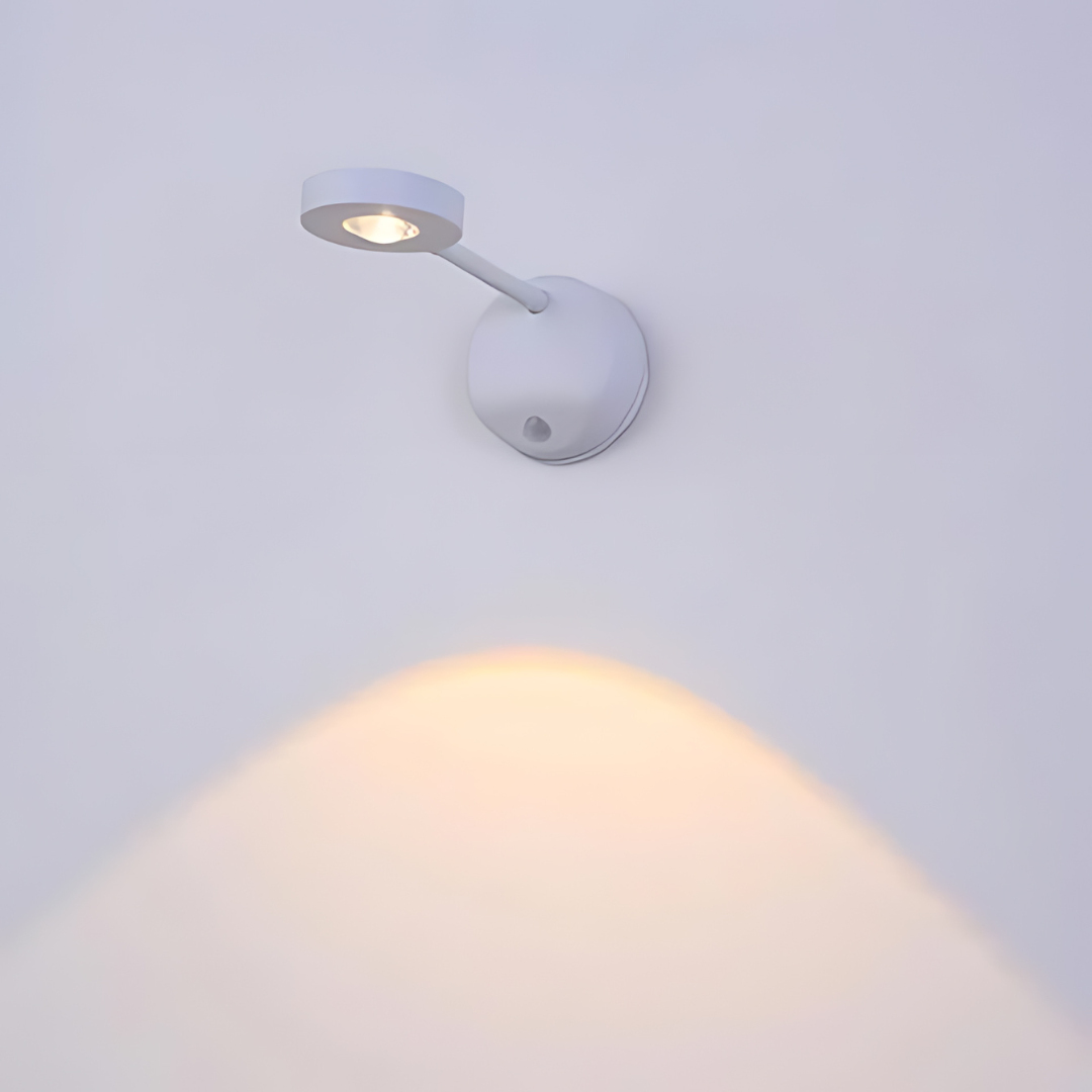 Spot LED sans fil, design élégant, apporte une lumière intelligente et chaleureuse. Parfait pour la maison.