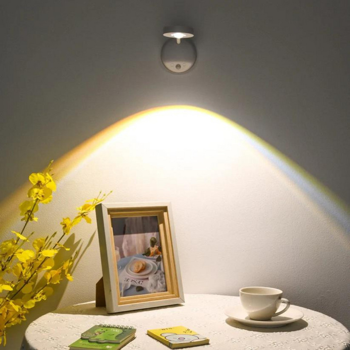 Spot LED intelligent rechargeable pour une ambiance lumineuse personnalisée. Sans fil, connectivité USB-C.