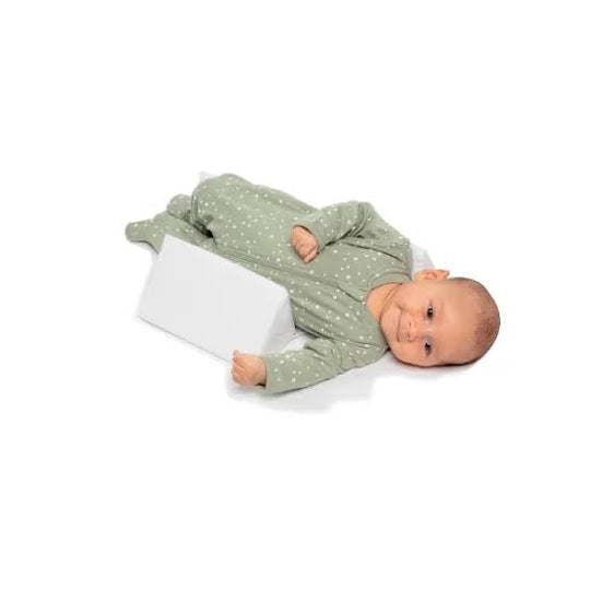 Accessoire bébé essentiel : coussin anti-roulade réglable Cudlo pour la sécurité du sommeil de votre nouveau-né.