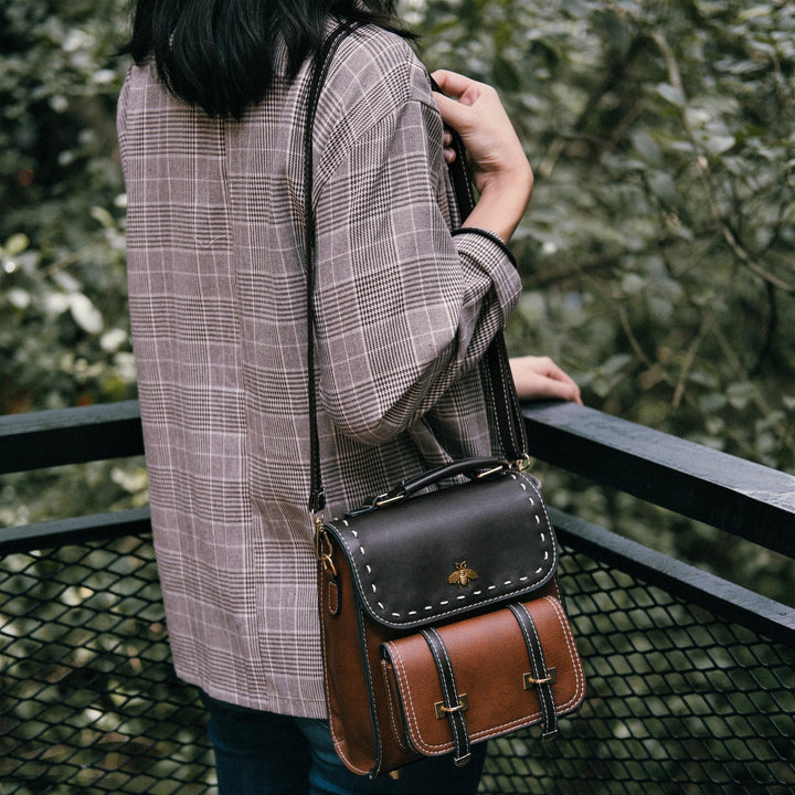 Sac à dos Bella femme, parfait pour transporter vos essentiels d'études.