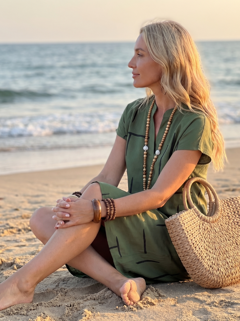 Robe midi femme chic, imprimé géométrique coloré en coton lin léger, manches courtes, pour un style frais.