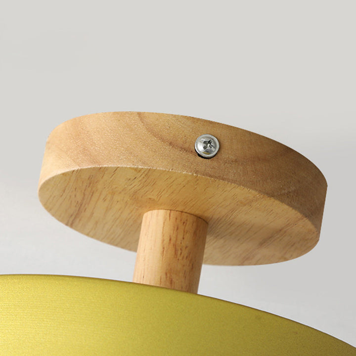 Plafonnier scandinave en bois, teintes pastel. Éclairage LED ambiance.