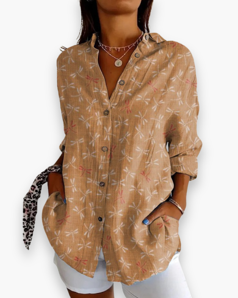 Chemisier femme habillé avec motifs imprimés. Parfait pour le bureau ou une soirée élégante. Tendance mode.