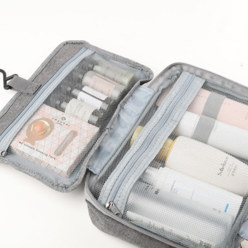Organisateur étanche pour cosmétiques et accessoires, assurant un rangement sûr en voyage.