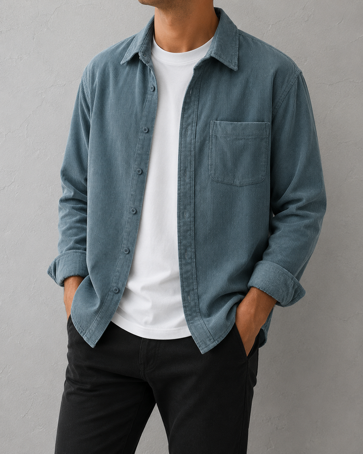 Chemise à manches longues en velours côtelé gris pour homme. Confort et élégance au quotidien.