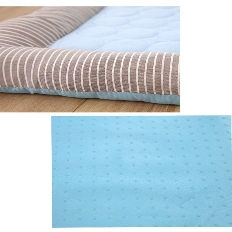 Tapis rafraîchissant doux en soie glacée, procure une fraîcheur agréable et constante aux animaux de compagnie.