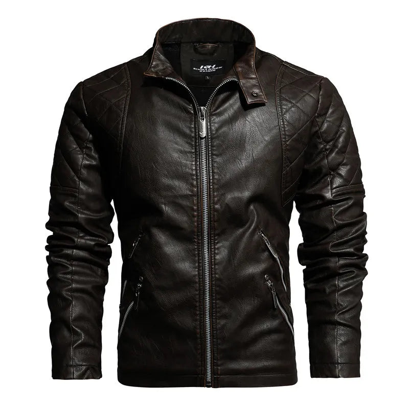Homme portant une veste décontractée style motard, look urbain moderne, idéal pour le quotidien casual.