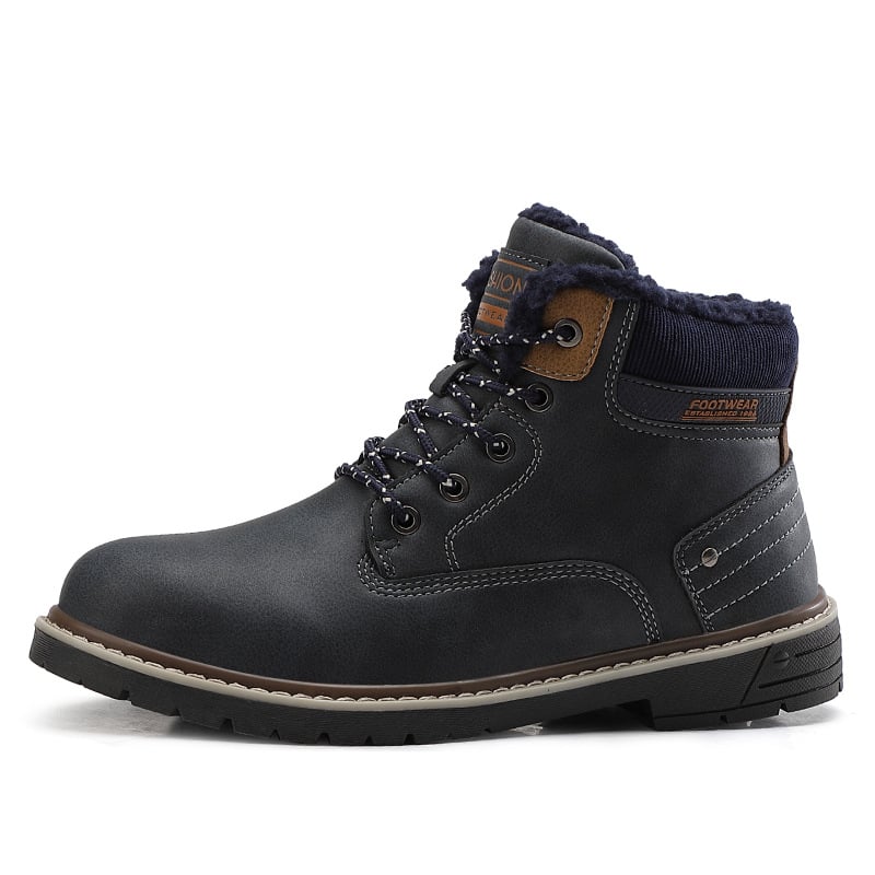 Paire de bottes robustes pour homme, design moderne et confort. Chaussures d'hiver pour le quotidien.