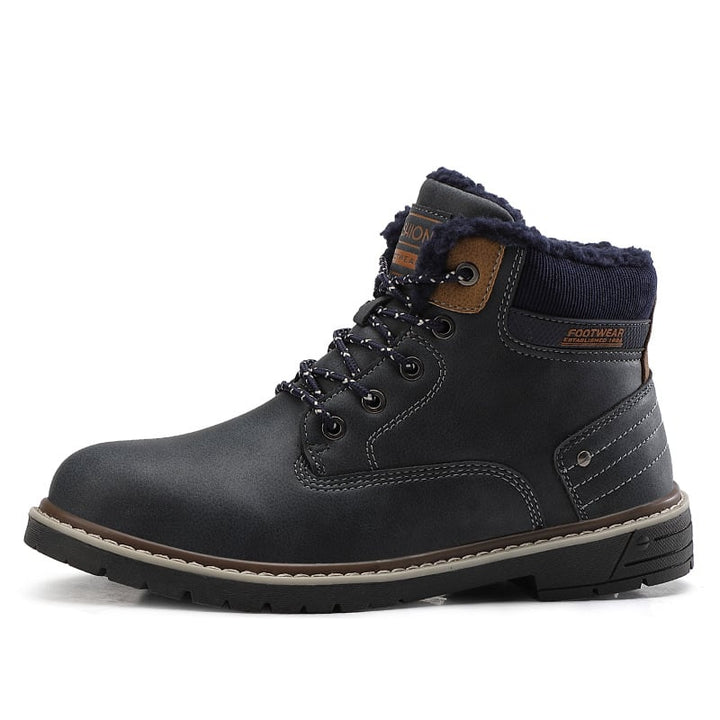 Paire de bottes robustes pour homme, design moderne et confort. Chaussures d'hiver pour le quotidien.