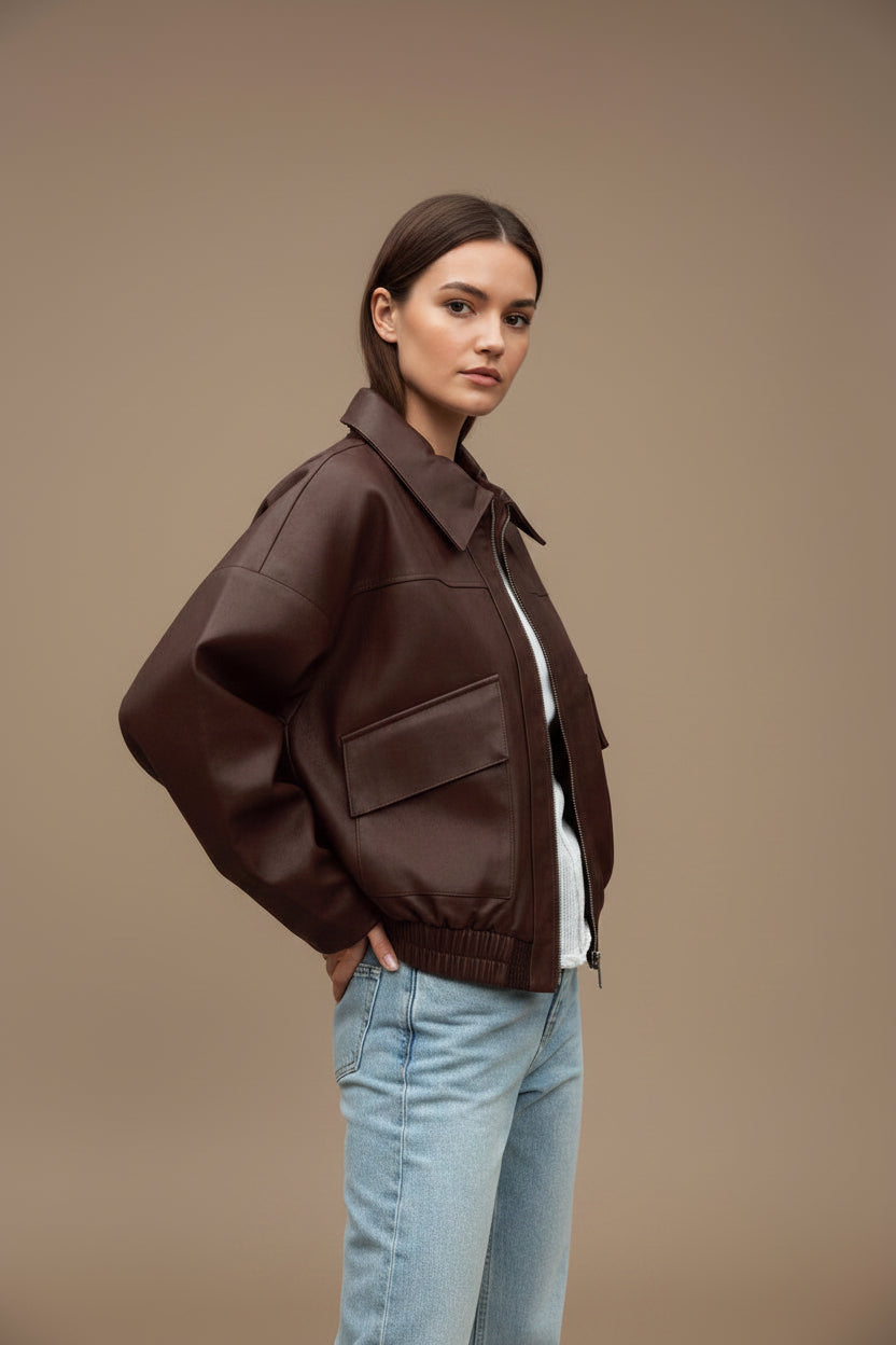 Veste femme oversize tendance, coupe décontractée élégante, parfaite pour un style moderne et polyvalent.