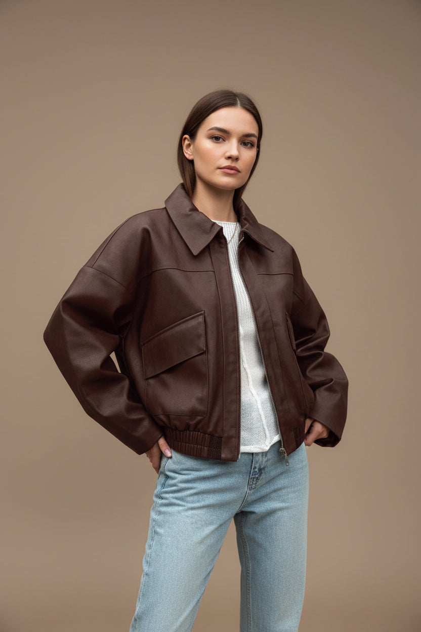 Veste oversize femme décontractée moderne, idéale pour un look chic et confortable en automne-hiver.