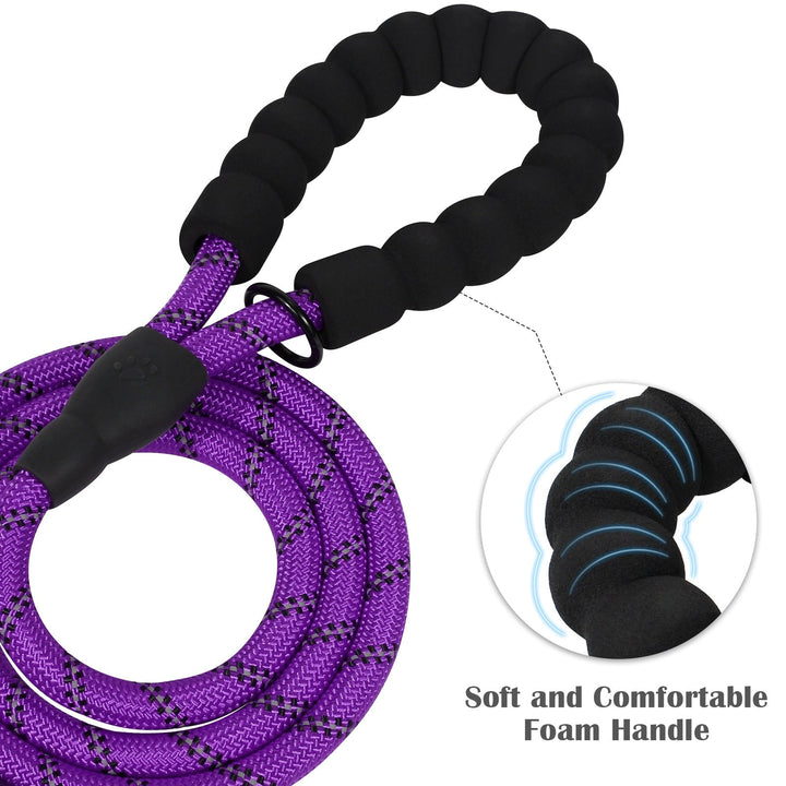 Laisse chien durable en nylon résistant, avec bandes réfléchissantes et poignée rembourrée pour toutes aventures.