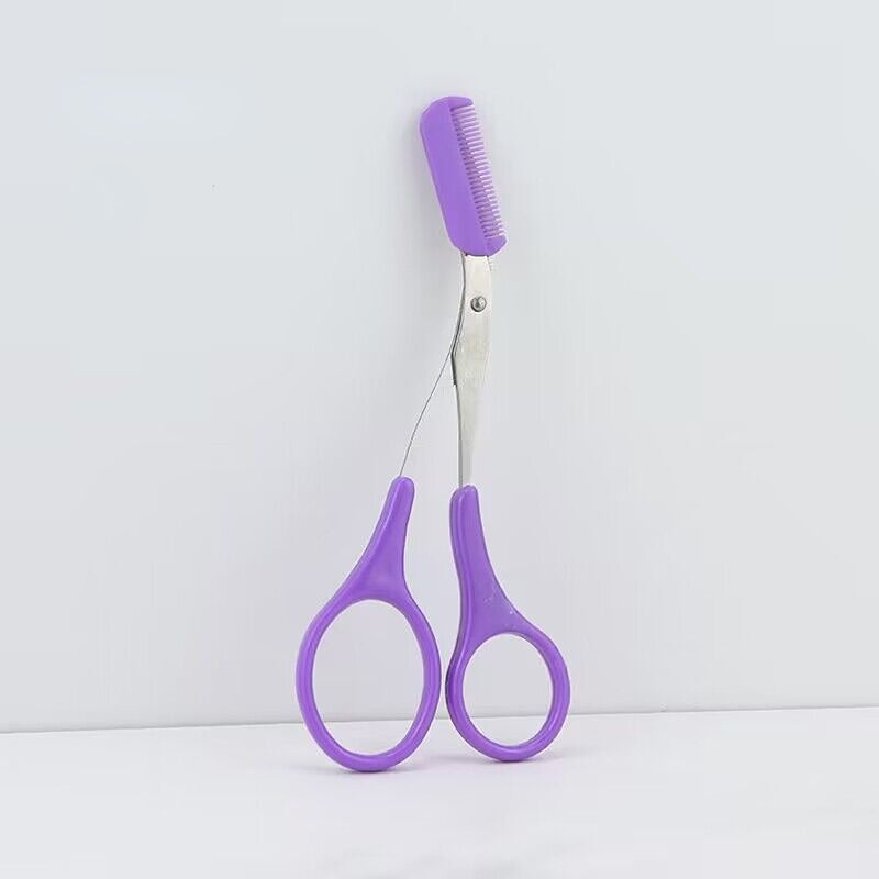 Outil de précision pour les sourcils : ciseaux professionnels en acier inoxydable, durables et efficaces.