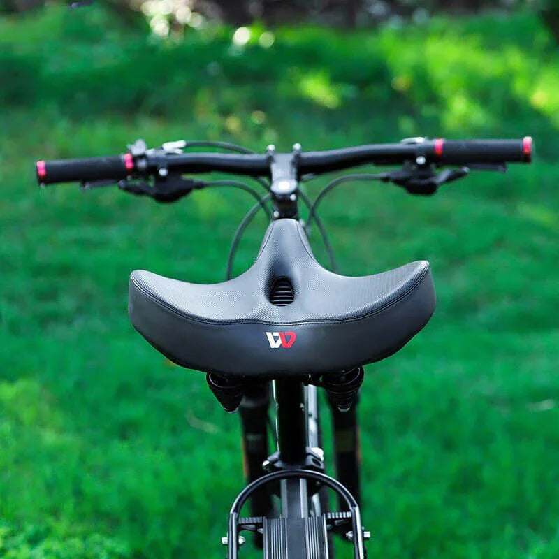 Accessoire vélo : selle confortable ergonomique noire, parfaite pour VTT, cyclisme sur route et randonnée.