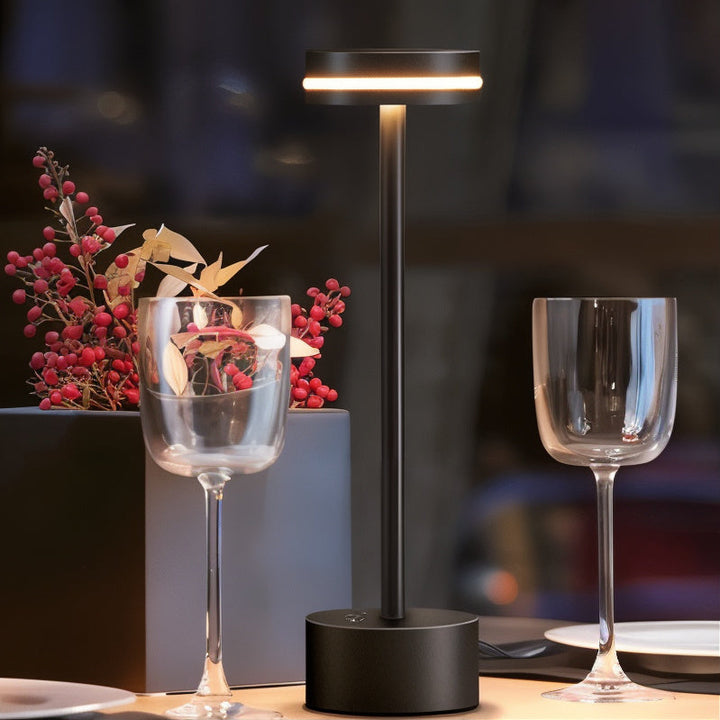 Lampe de table LED sans fil au design élégant et cosmique, portable, dimmable, pour une décoration intérieure moderne.