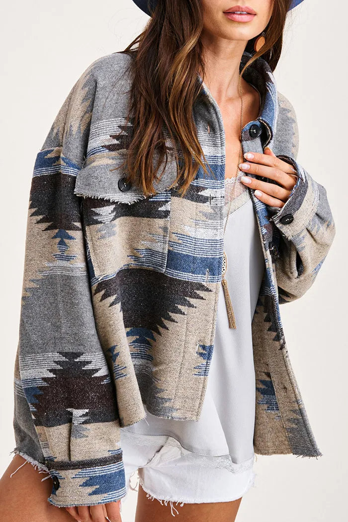 Veste en jean Aztec femme de dos, coupe ample et originale. Style vintage streetwear.