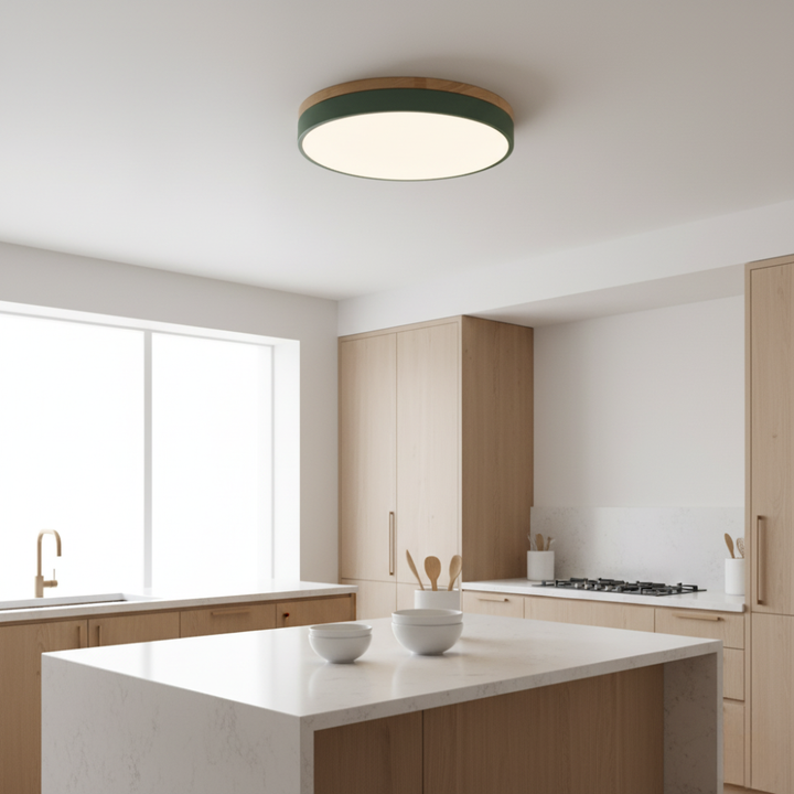 Plafonnier LED Horizon, style Japandi, ultra-mince pour un éclairage doux dans les plafonds bas.