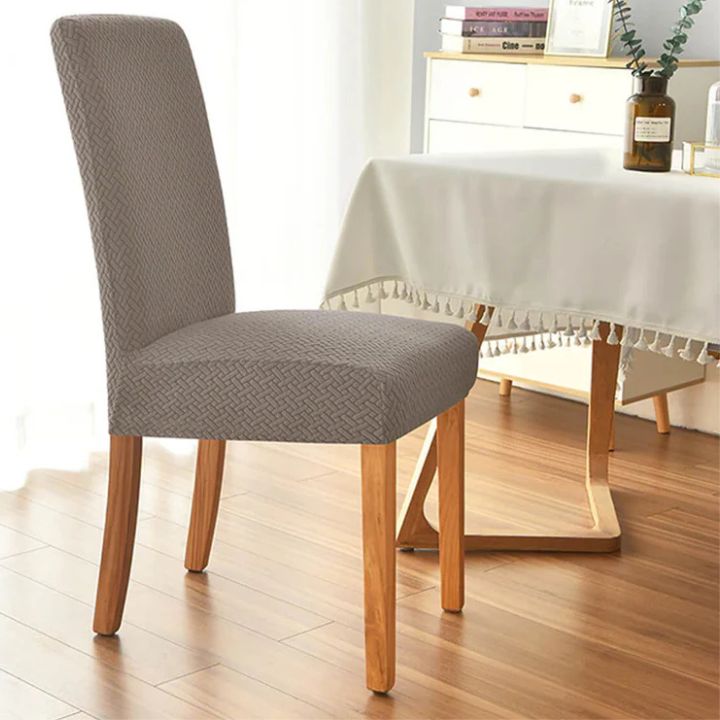 Housse de chaise imperméable et élastique, parfaite pour protéger les meubles de la salle à manger des enfants.