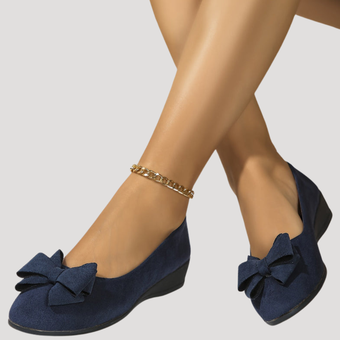 Confortables ballerines compensées femme à nœud, idéales pour les longues journées actives.