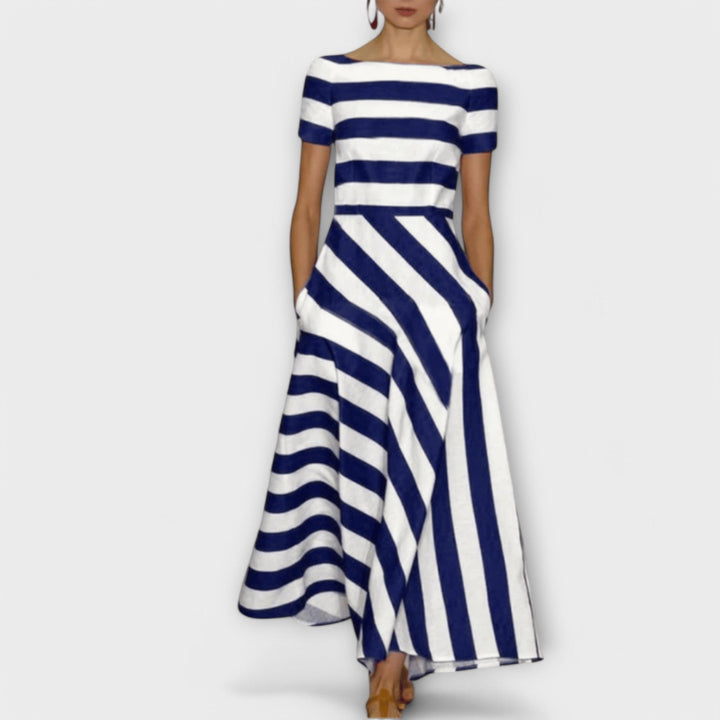 Robe longue rayée élégante pour femmes, design fluide pour un confort optimal, idéale mode printemps-été.