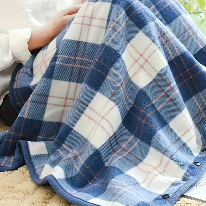 Couverture polaire portable pliée, prête pour le voyage, le camping ou un rangement facile et pratique.