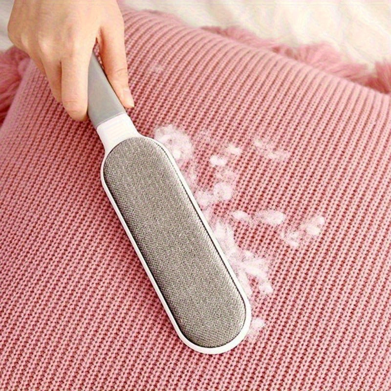 Brosse anti-poils animaux ultra-efficace pour tapis, canapés et textiles. Nettoyage profond garanti.