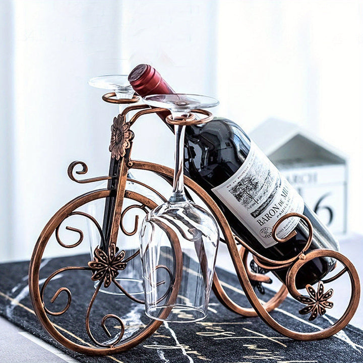 Superbe support de bouteille de vin design vélo, parfait pour sublimer la décoration de votre bar ou salon avec raffinement.