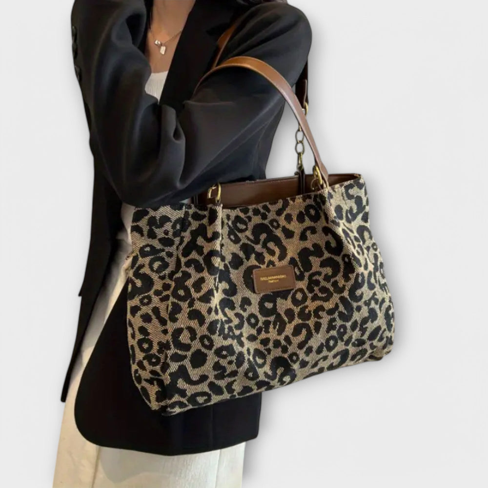 Grand sac à épaule léopard pour femme, modèle Olivia, parfait pour un look tendance et transporter vos essentiels.