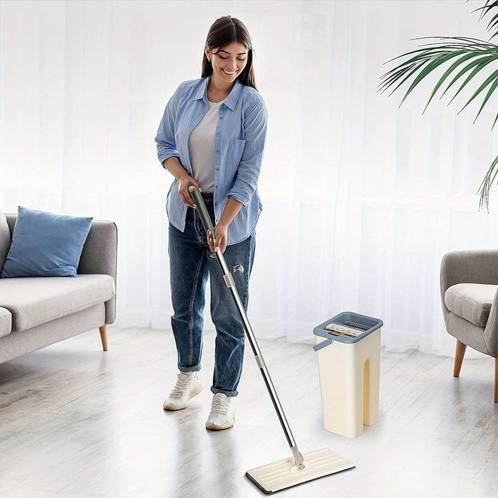 Entretien maison simplifié avec le système LuxiClean : balai microfibre et seau 2 compartiments innovant.
