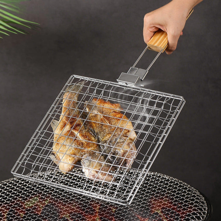 Accessoire barbecue en fonte noire, panier robuste pour griller viandes, poissons et légumes.