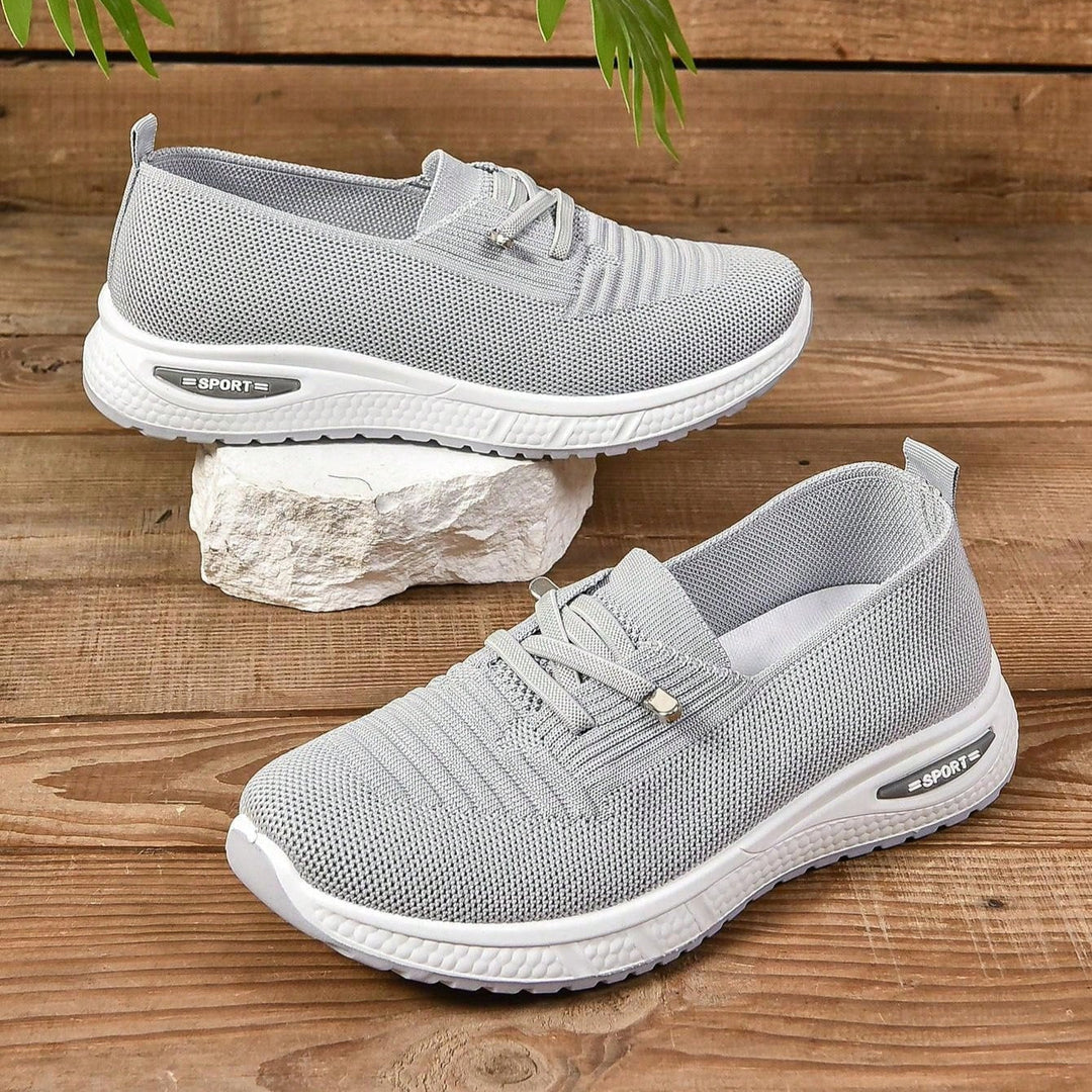 Baskets légères femme, confort orthopédique supérieur, soutien voûte, idéales pour pieds sensibles et marche active.