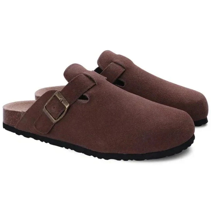 Mules homme décontractées, élégantes et confortables. Sandales parfaites pour l'été, plage ou ville.