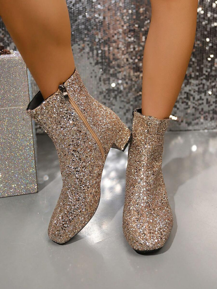 Bottines à talons Marini pour femmes, brillantes, bout pointu avec détails doux, chaussures hiver élégantes.