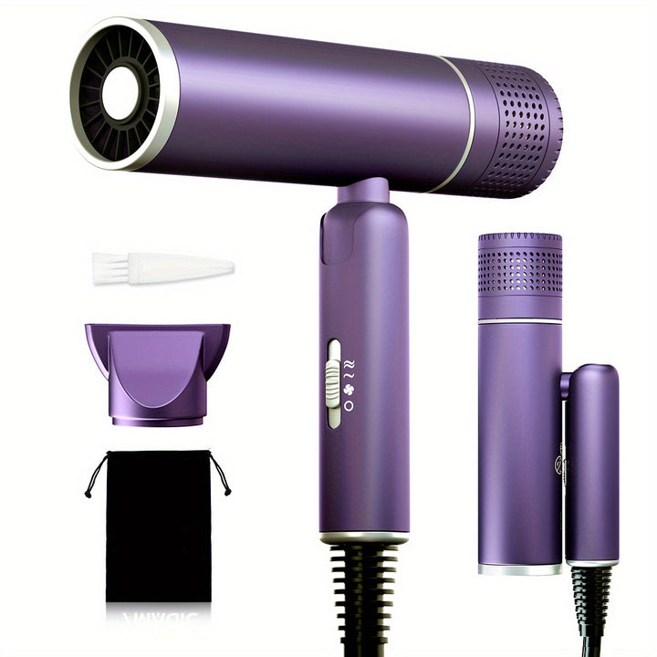 Femme utilisant sèche-cheveux ionique avec diffuseur pour créer volume et boucles définies, sans frisottis.