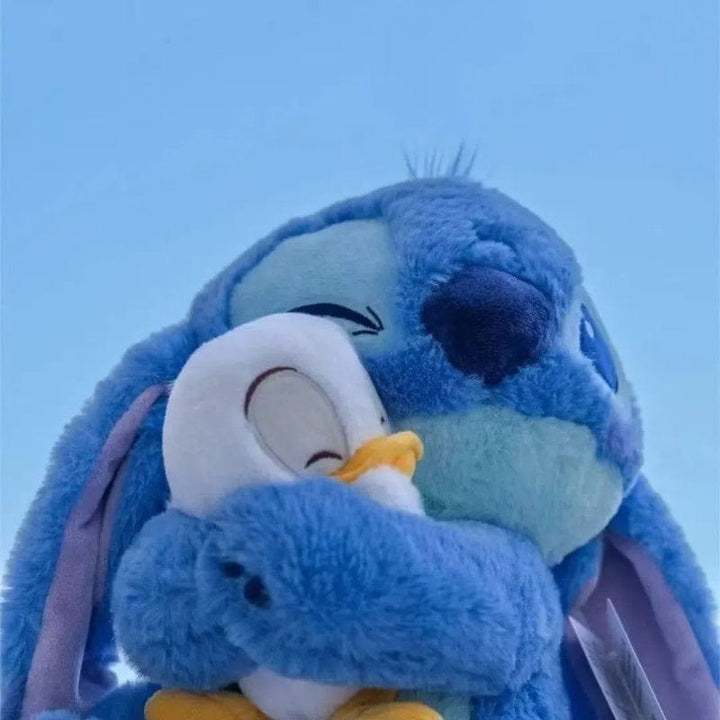 Peluche bleue de 30 cm, très douce et câline, idéale comme jouet réconfortant pour enfant ou bébé.