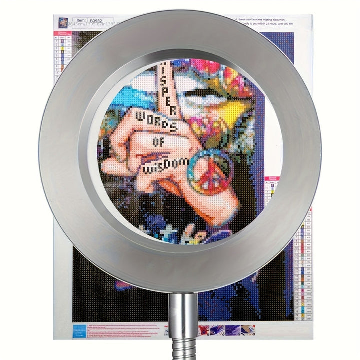 Confort visuel avec lampe loupe LED à pince pour bricolage et lecture détaillée.
