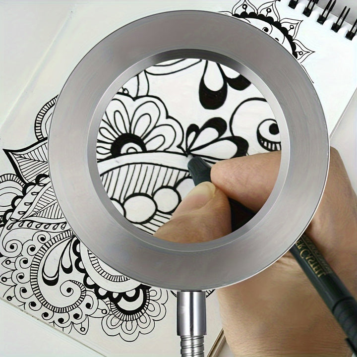 Lampe loupe LED sur pince, idéale pour lecture de petits caractères ou montage bijoux.