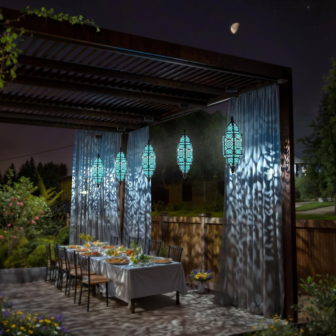 Lanterne LED solaire marocaine pour jardin et terrasse, apporte une touche vintage unique.
