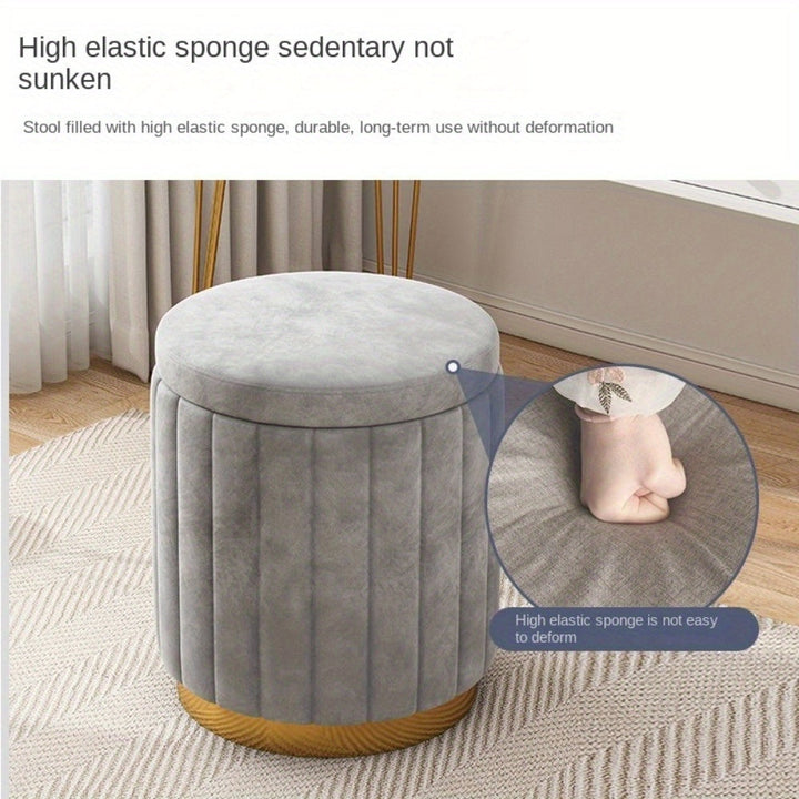 Pouf design Nordic Chic, offrant un rangement intelligent et un plateau miroir raffiné.