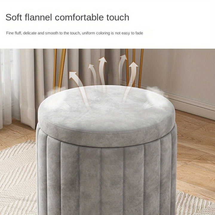 Pouf ottoman de style moderne, avec rangement intégré et une élégante finition miroir brillante.