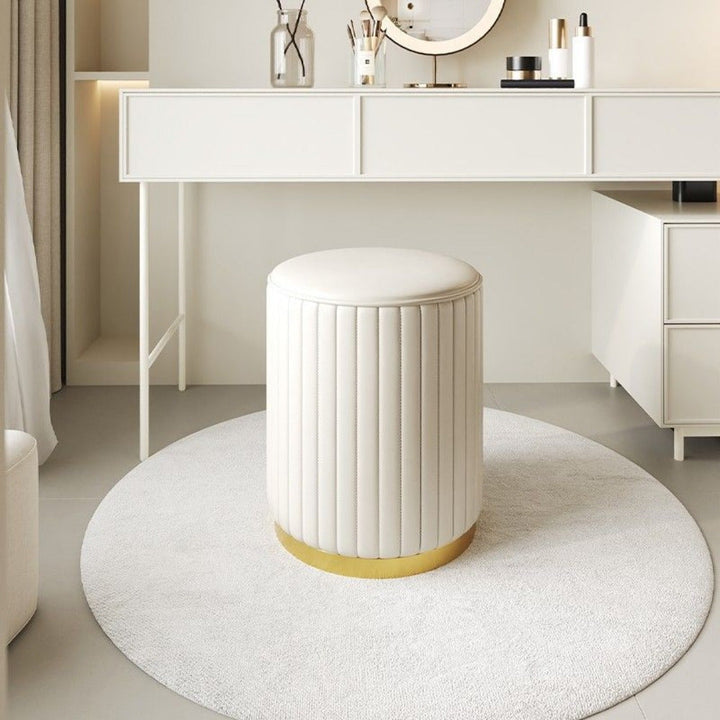 Ottoman polyvalent rond, parfait pour le rangement et une touche chic Nordic dans votre intérieur.