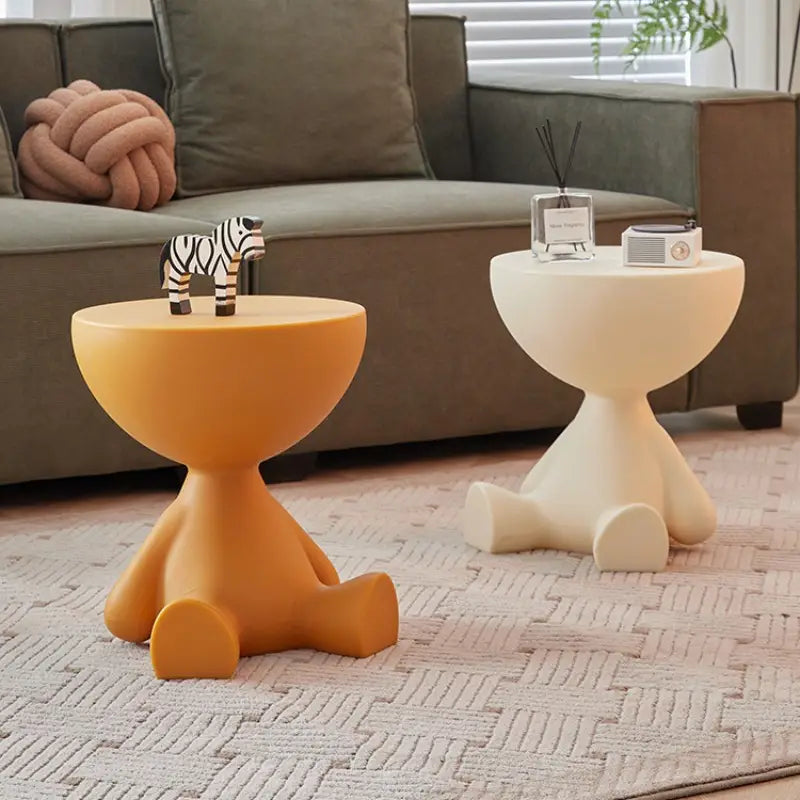 Table d'appoint ScandiNest, design scandinave moderne en plastique PE, parfaite pour salon ou chambre.